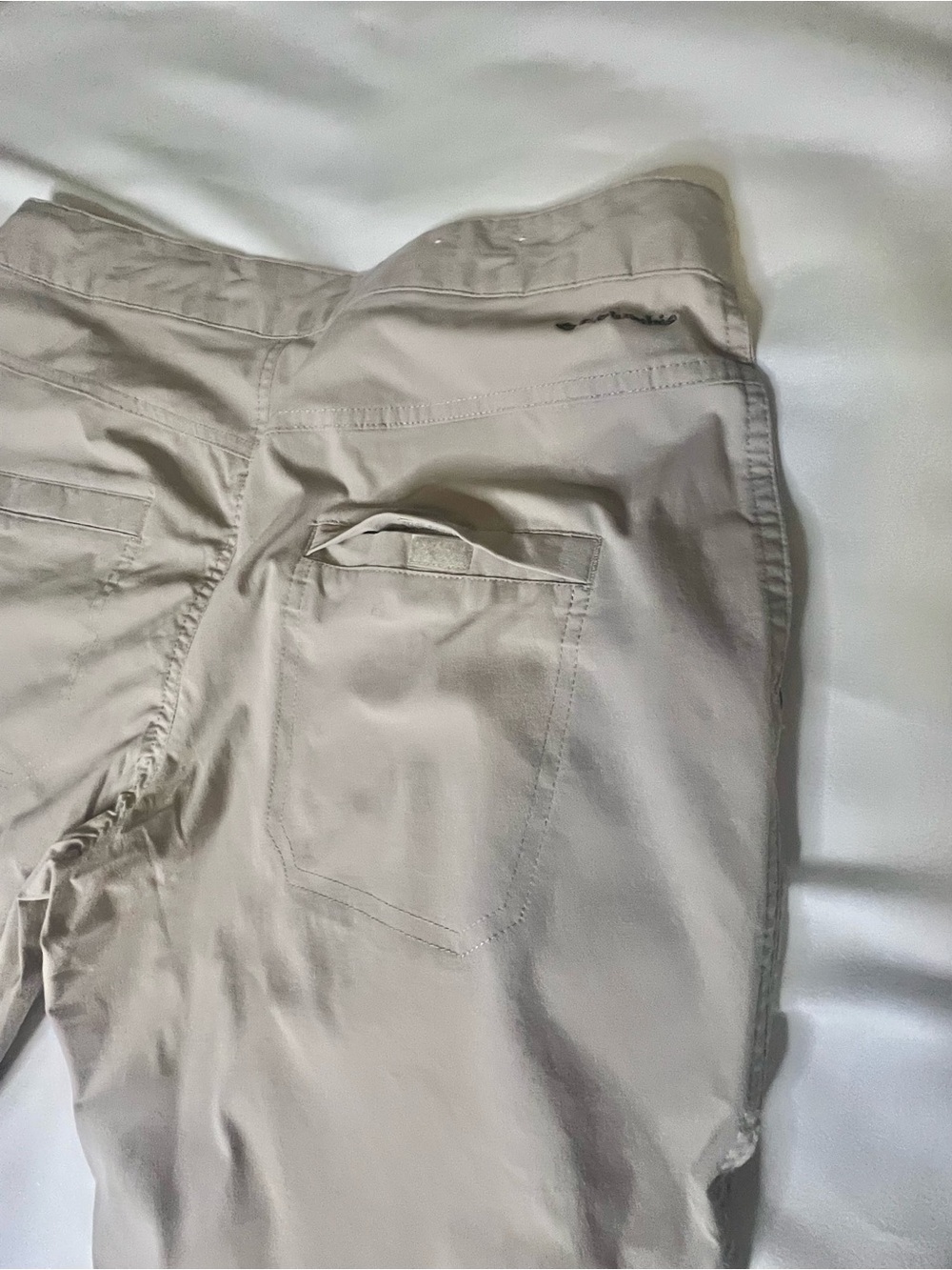 Columbia Women’s Hiking Cargo Pants - Light Beige - Picture 7 of 12